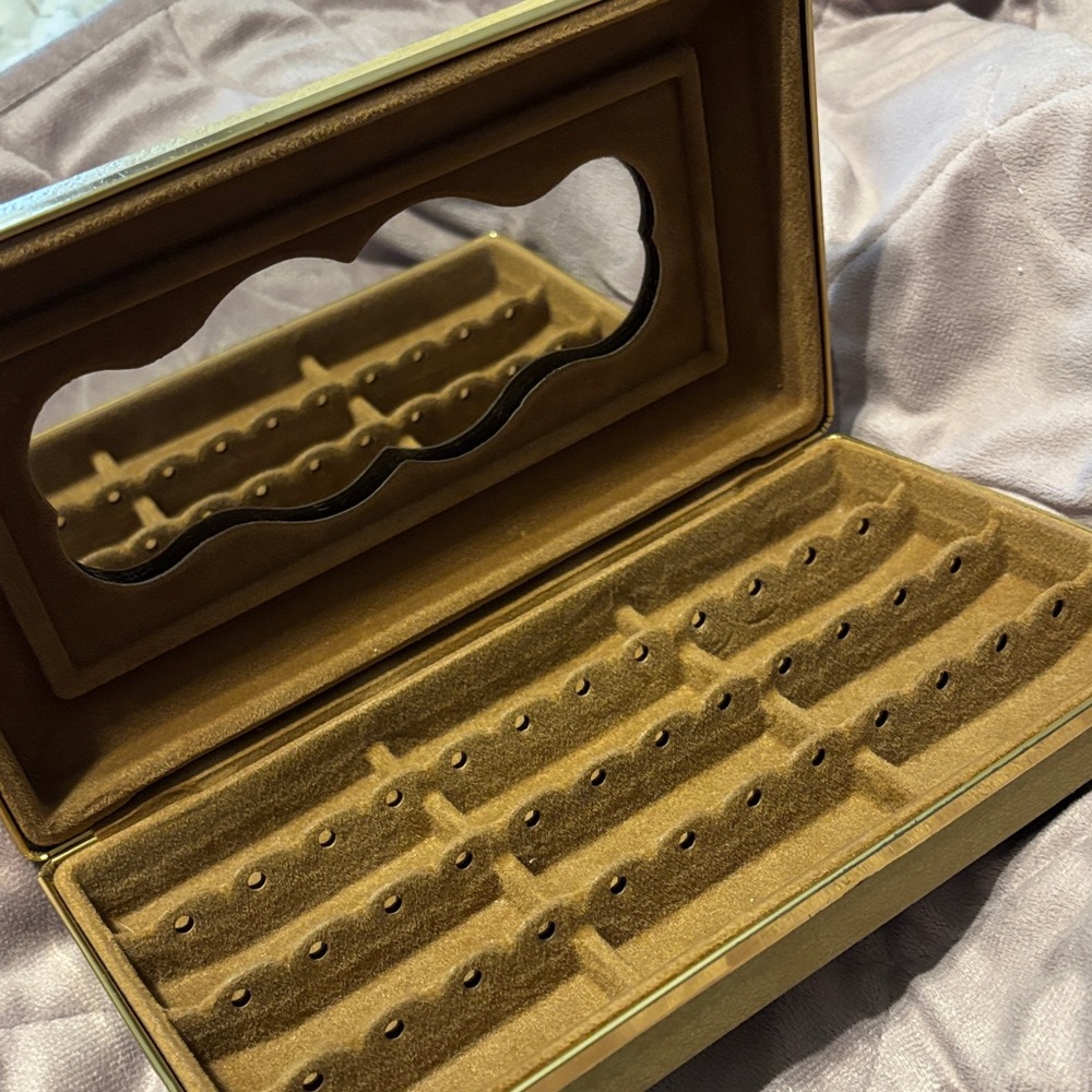 Mele gold earring case. Vintage and beautiful - Picture 2 of 5